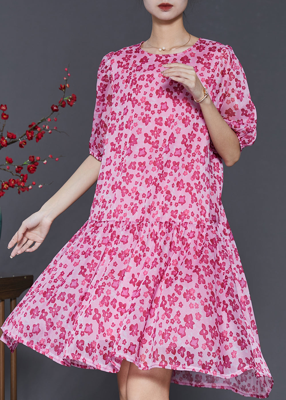 Effortlessly Elegant Dress with a Timeless Design