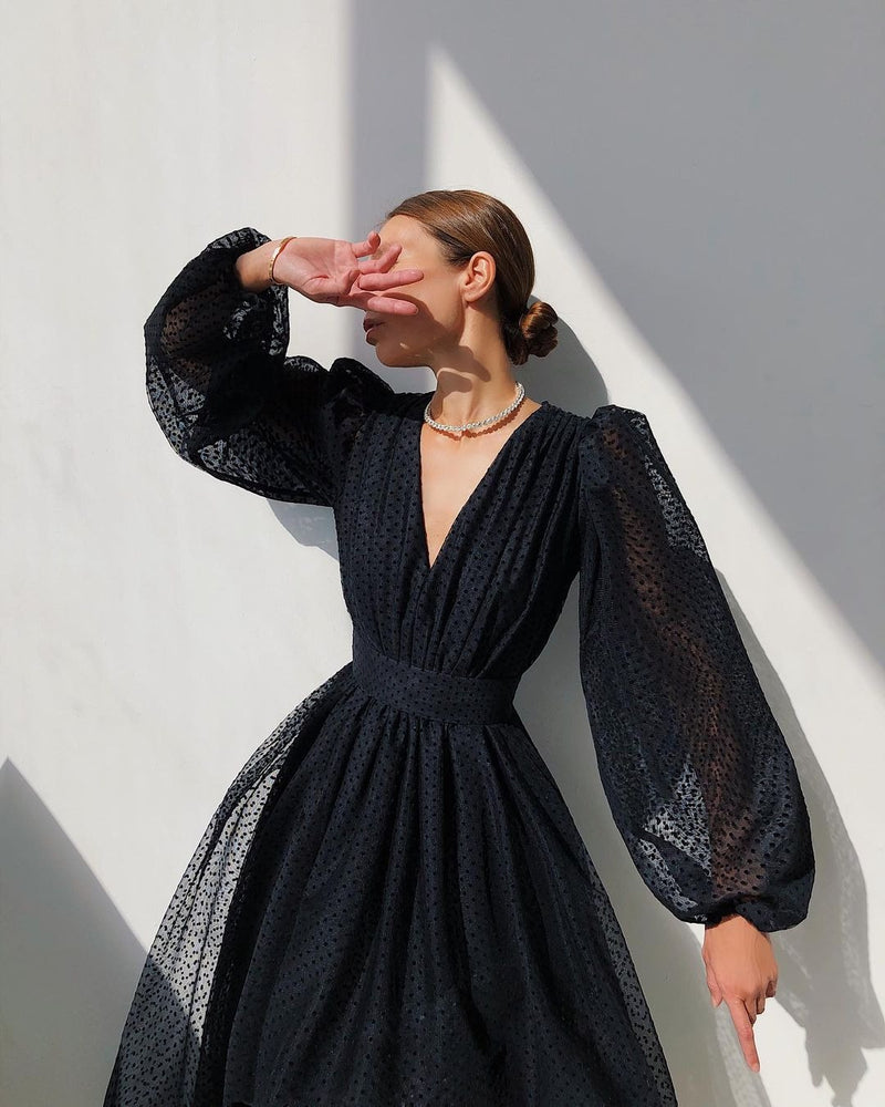 Effortlessly Elegant Dress with a Timeless Design