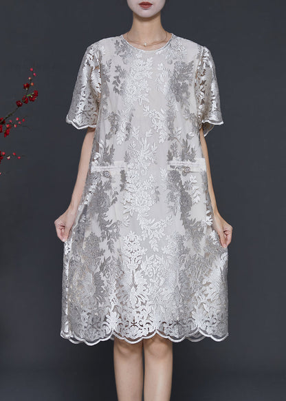 Well Tailored Dress with a Graceful Silhouette