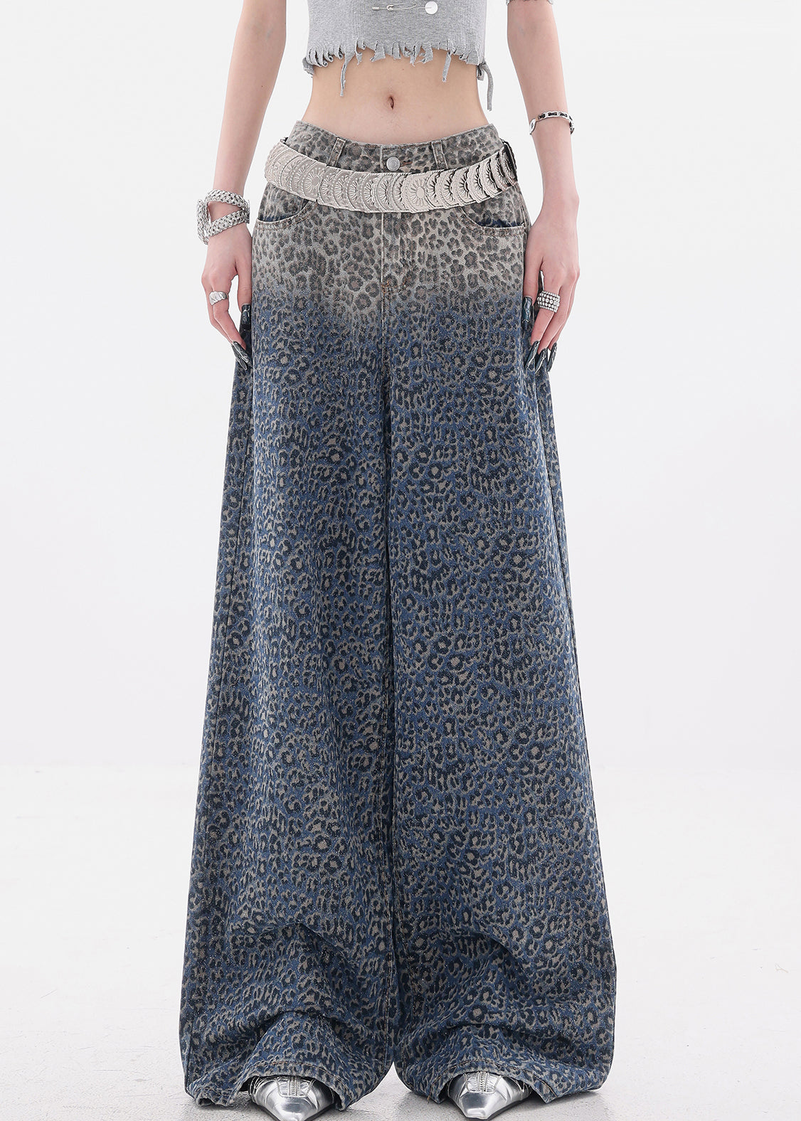 Well Tailored Pants with a Graceful Silhouette