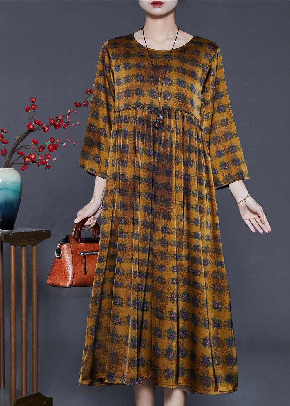 Beautifully Finished Dress in a Timeless Design