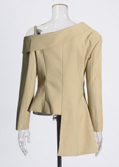 Well Tailored Coat with a Graceful Silhouette
