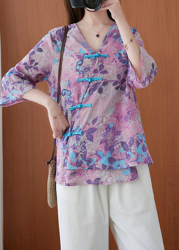 Classic Vintage Blouse with a Flattering Fit