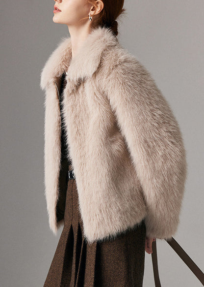 Effortlessly Elegant Coat with a Timeless Design