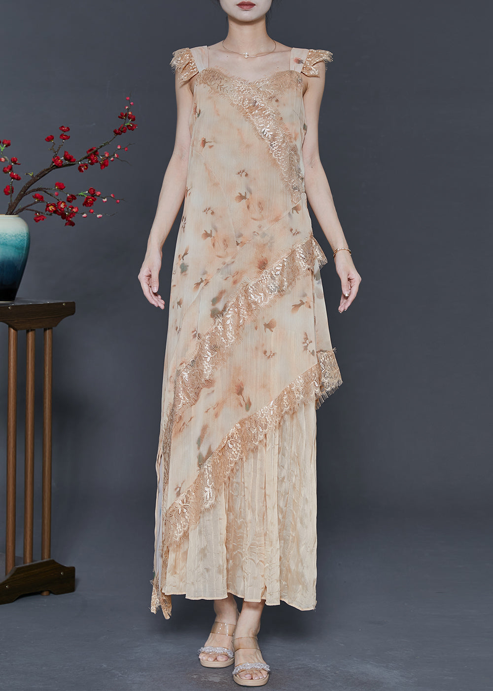 Well Tailored Dress with a Graceful Silhouette