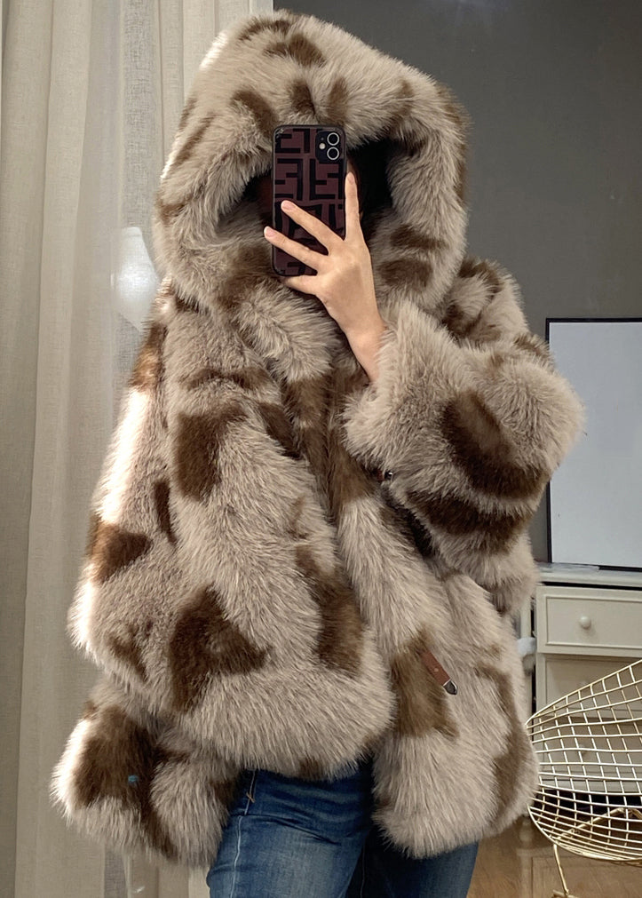 Effortlessly Elegant Coat with a Timeless Design