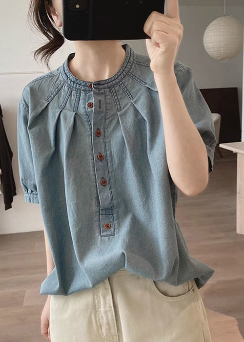 Classic Vintage Shirt with a Flattering Fit
