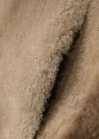 Well Tailored Coat with a Graceful Silhouette