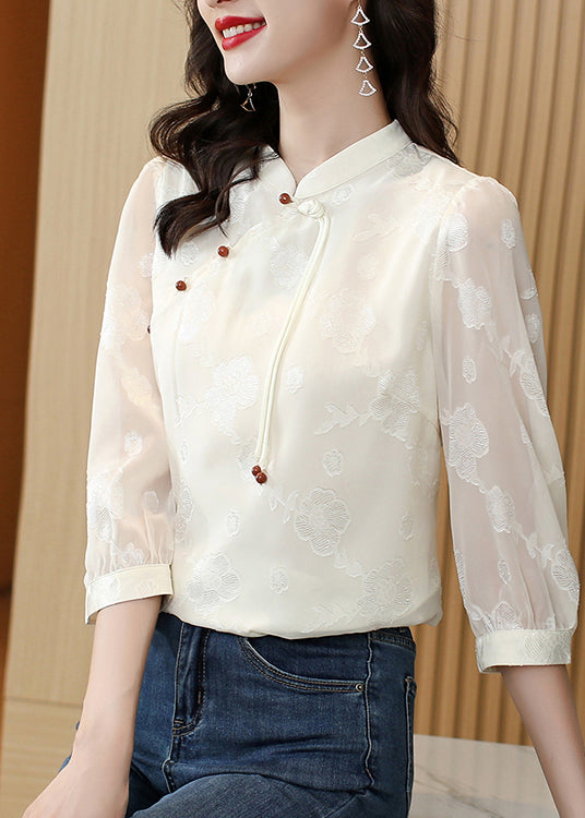 Classic Vintage Blouse with a Flattering Fit