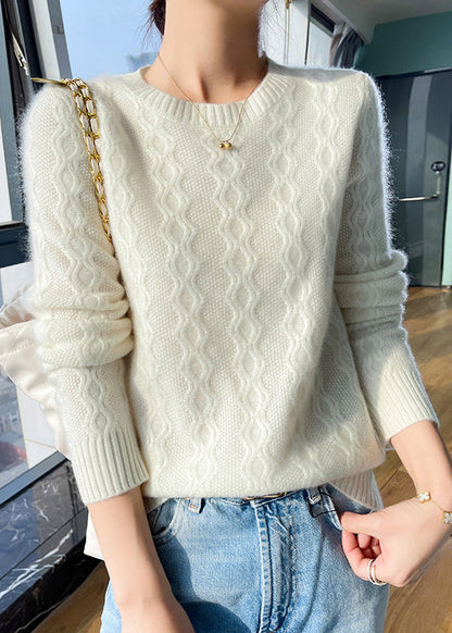 Effortlessly Elegant Sweater with a Timeless Design