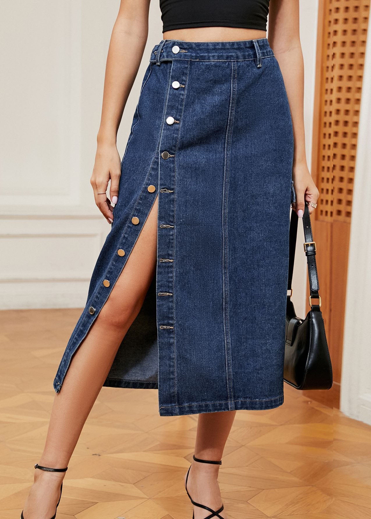 Effortlessly Elegant Garment with a Timeless Design