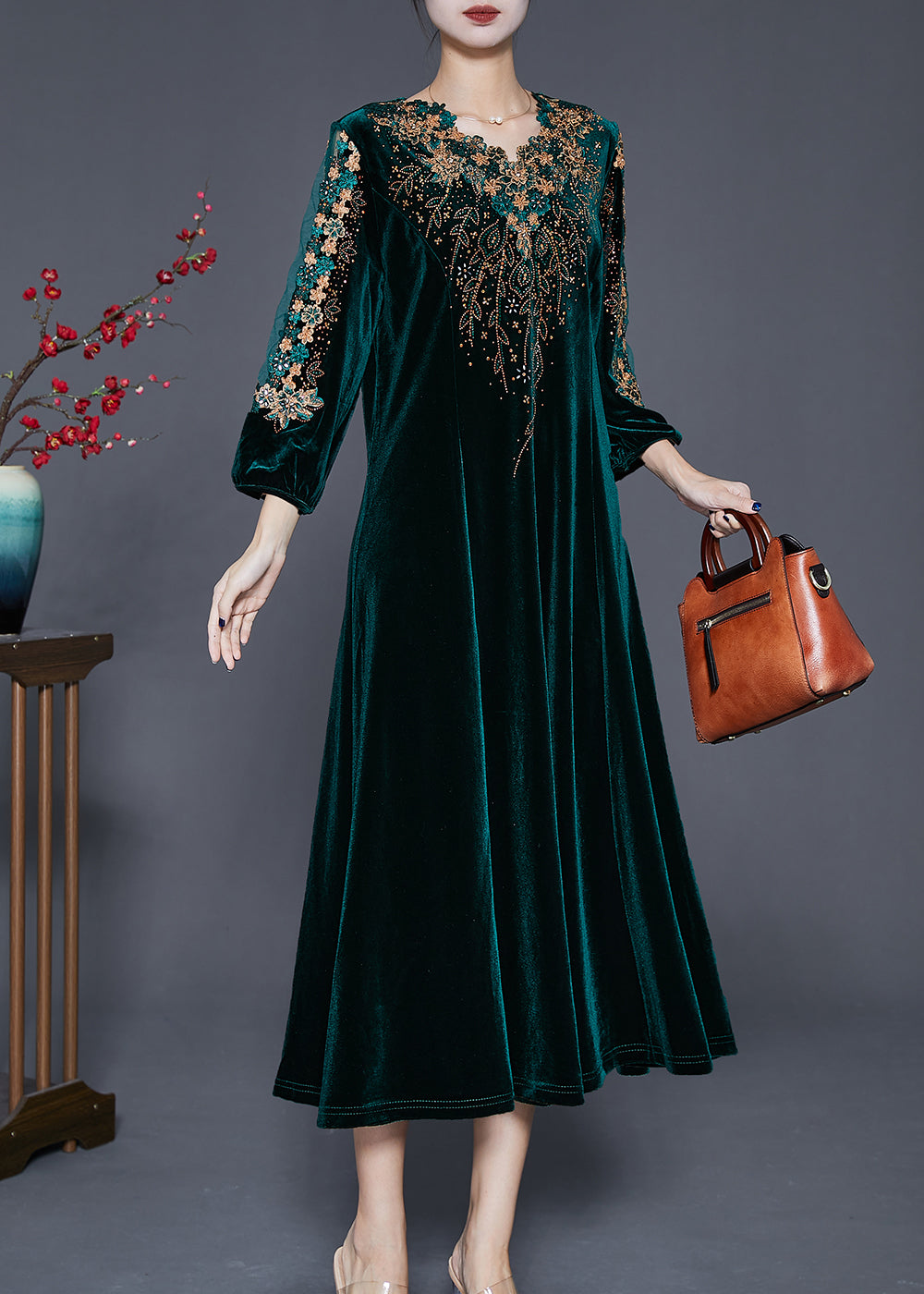 Effortlessly Elegant Dress with a Timeless Design