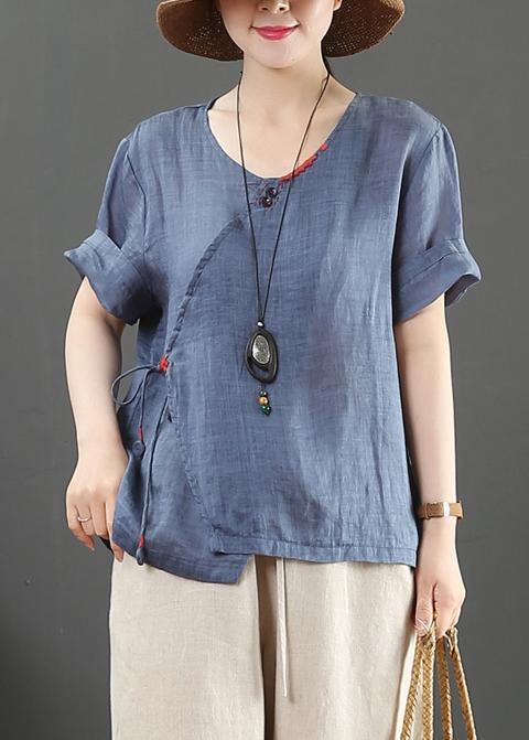 Classic Vintage Blouse with a Flattering Fit