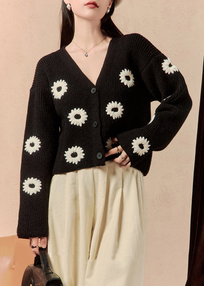 Effortlessly Elegant Sweater with a Timeless Design