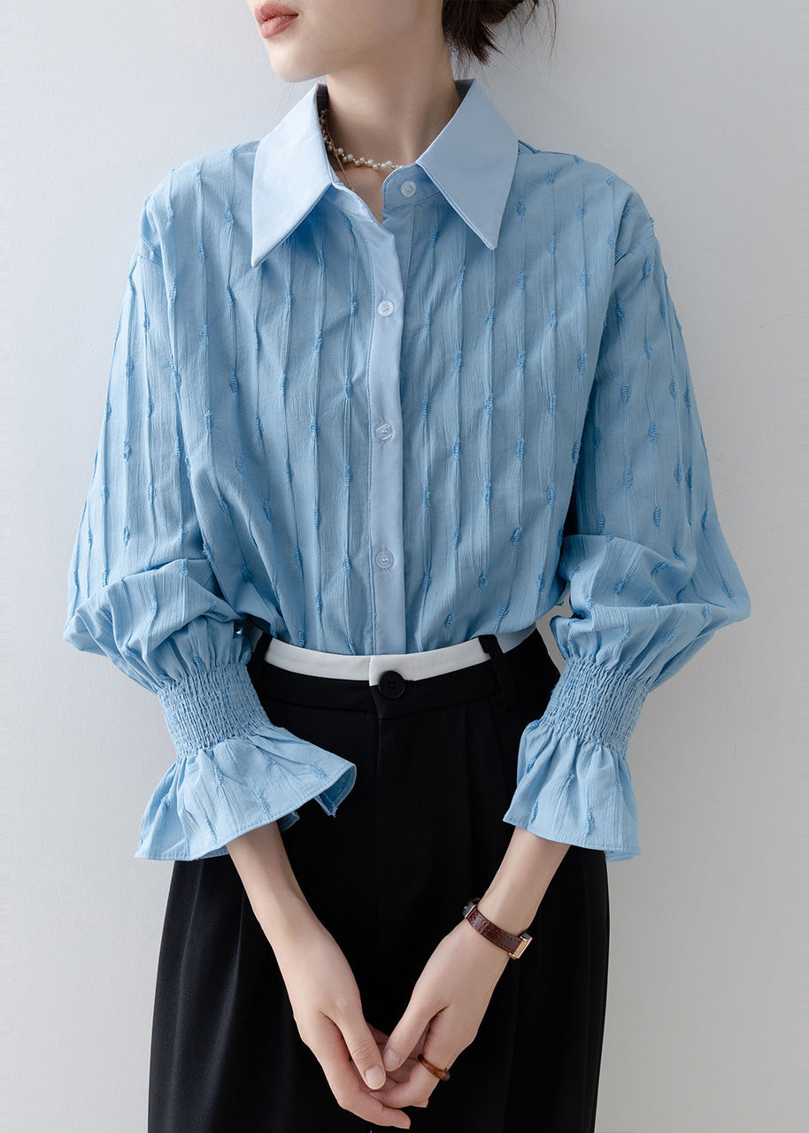 Classic Vintage Shirt with a Flattering Fit