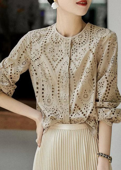 Well Tailored Blouse with a Graceful Silhouette