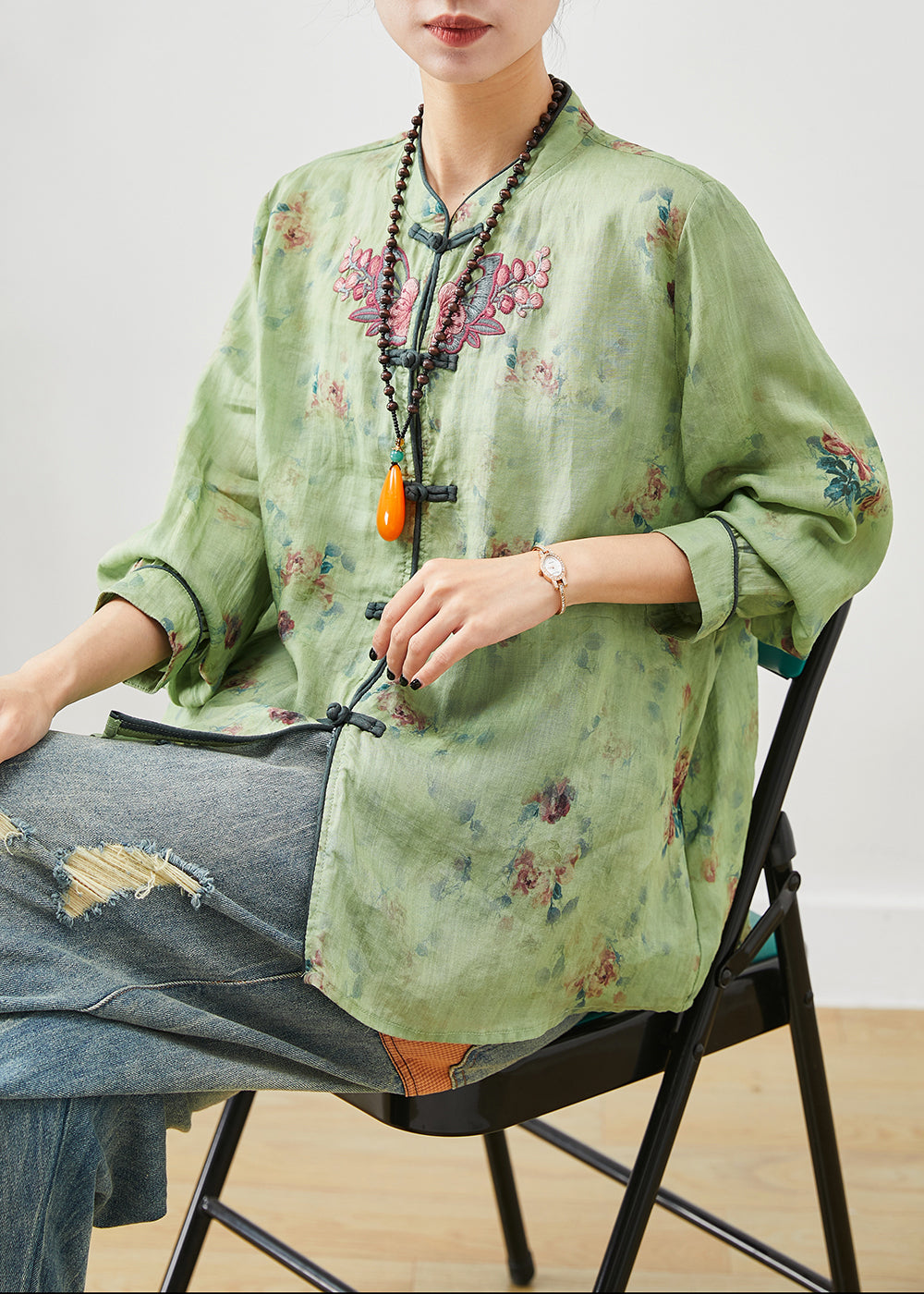 Well Tailored Top with a Graceful Silhouette