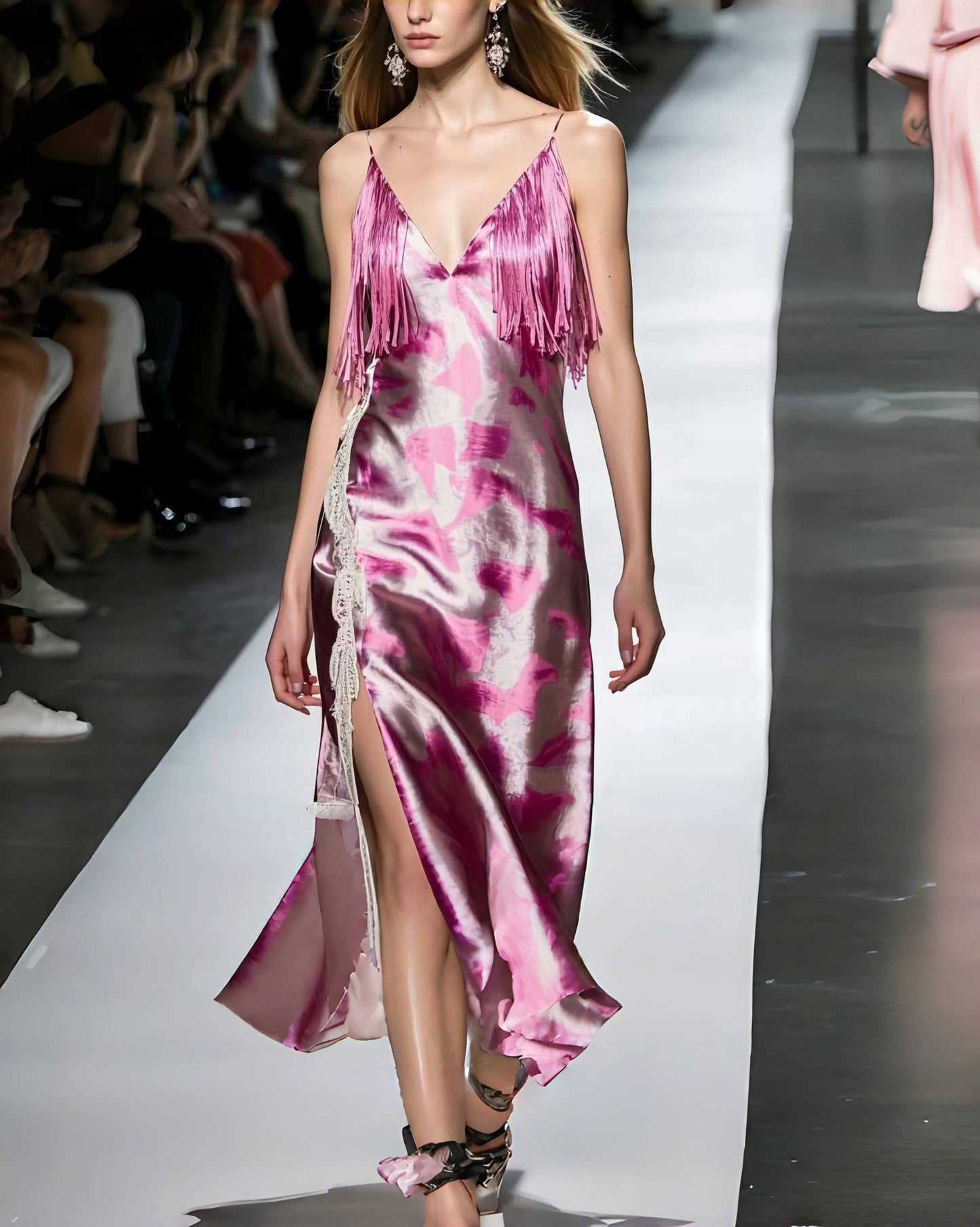 Beautifully Finished Dress in a Timeless Design