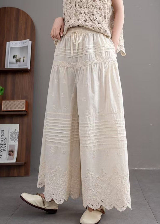 Effortlessly Elegant Pants with a Timeless Design