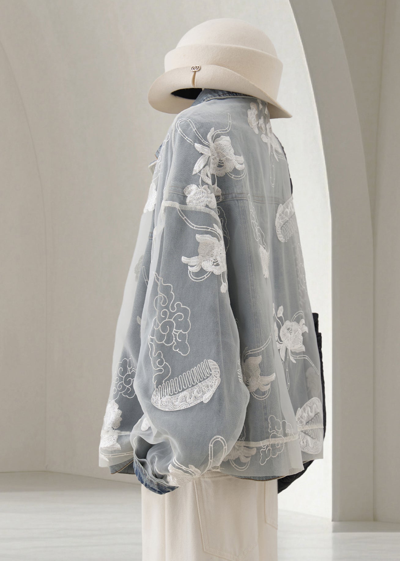 Effortlessly Elegant Coat with a Timeless Design