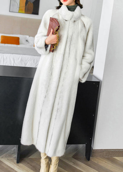 Well Tailored Coat with a Graceful Silhouette
