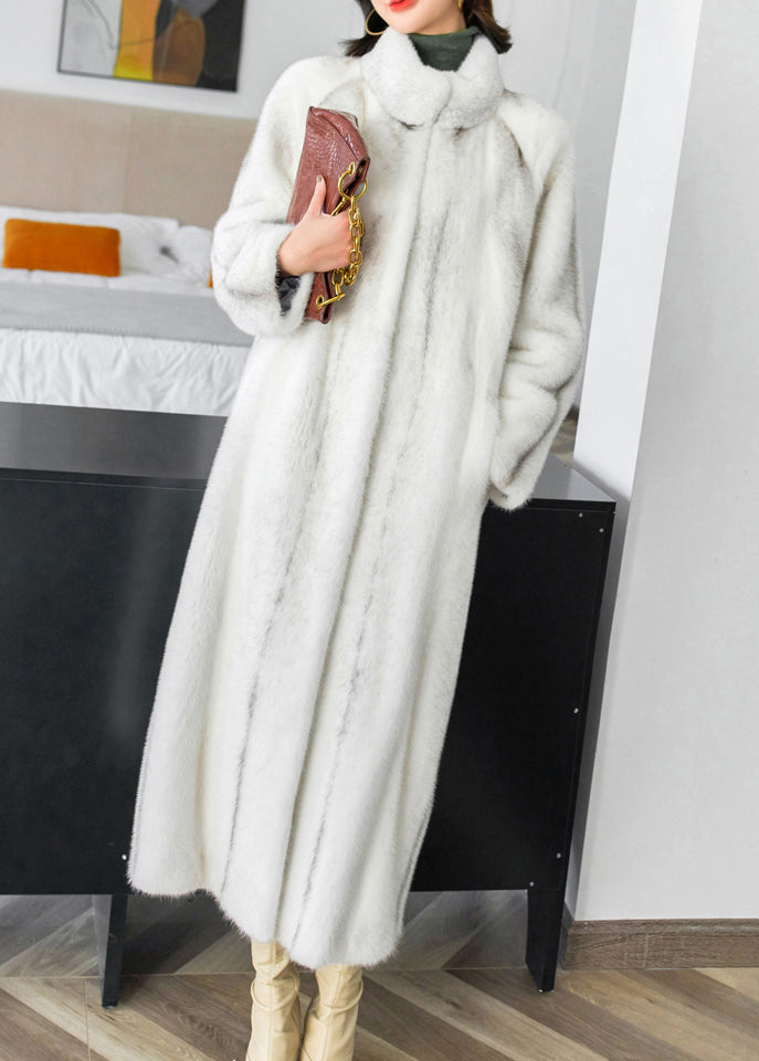 Well Tailored Coat with a Graceful Silhouette
