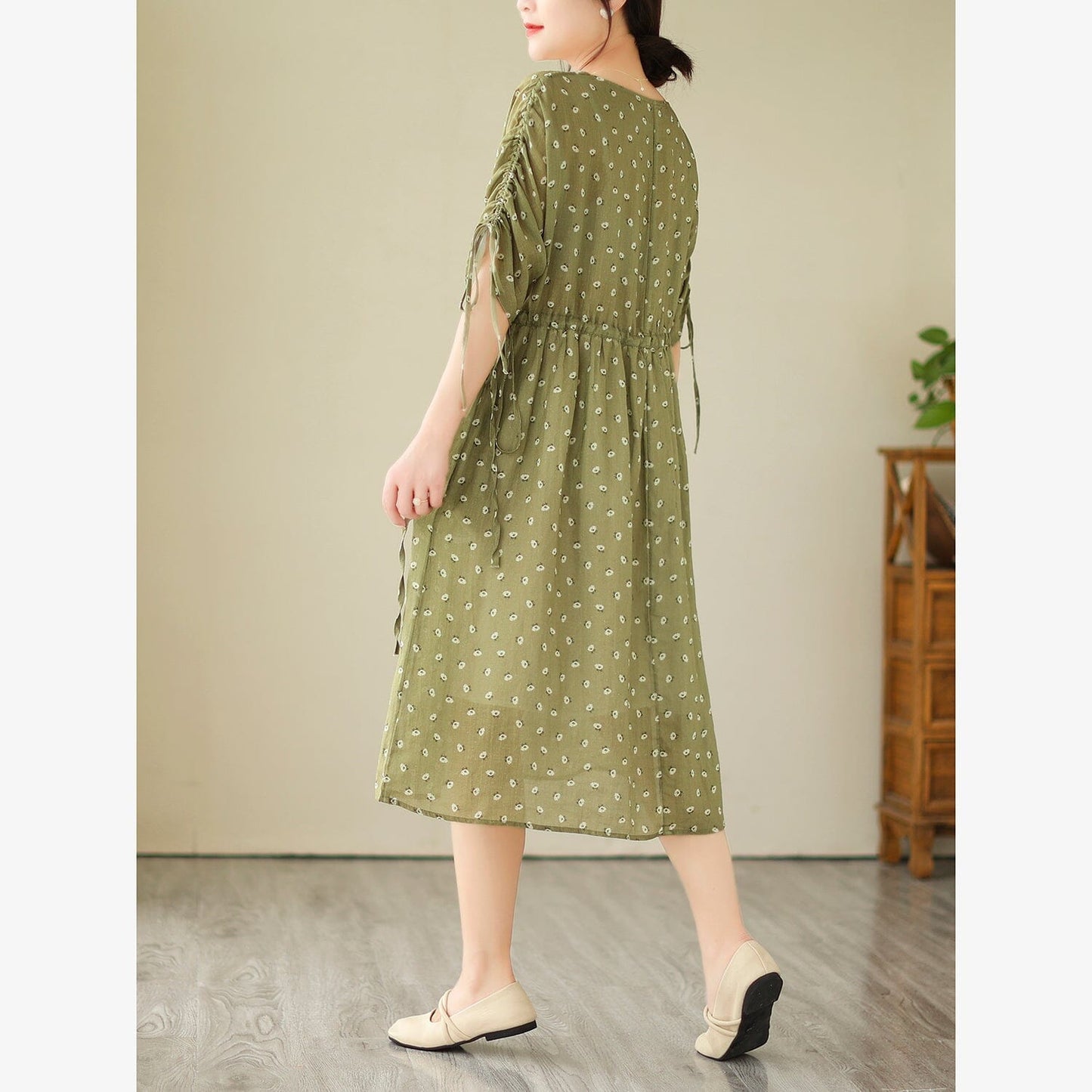 Effortlessly Elegant Dress with a Timeless Design