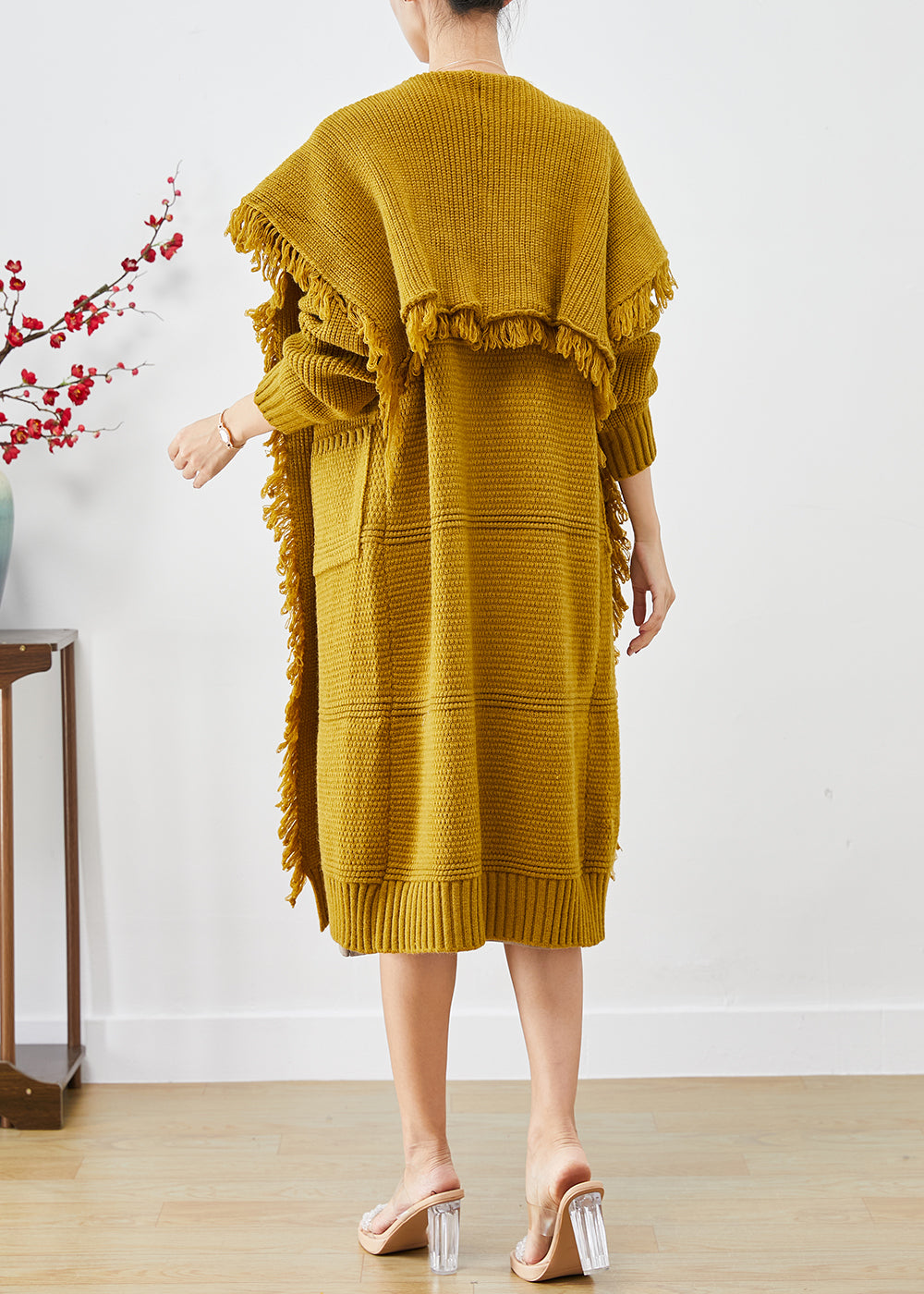 Well Tailored Cardigan with a Graceful Silhouette