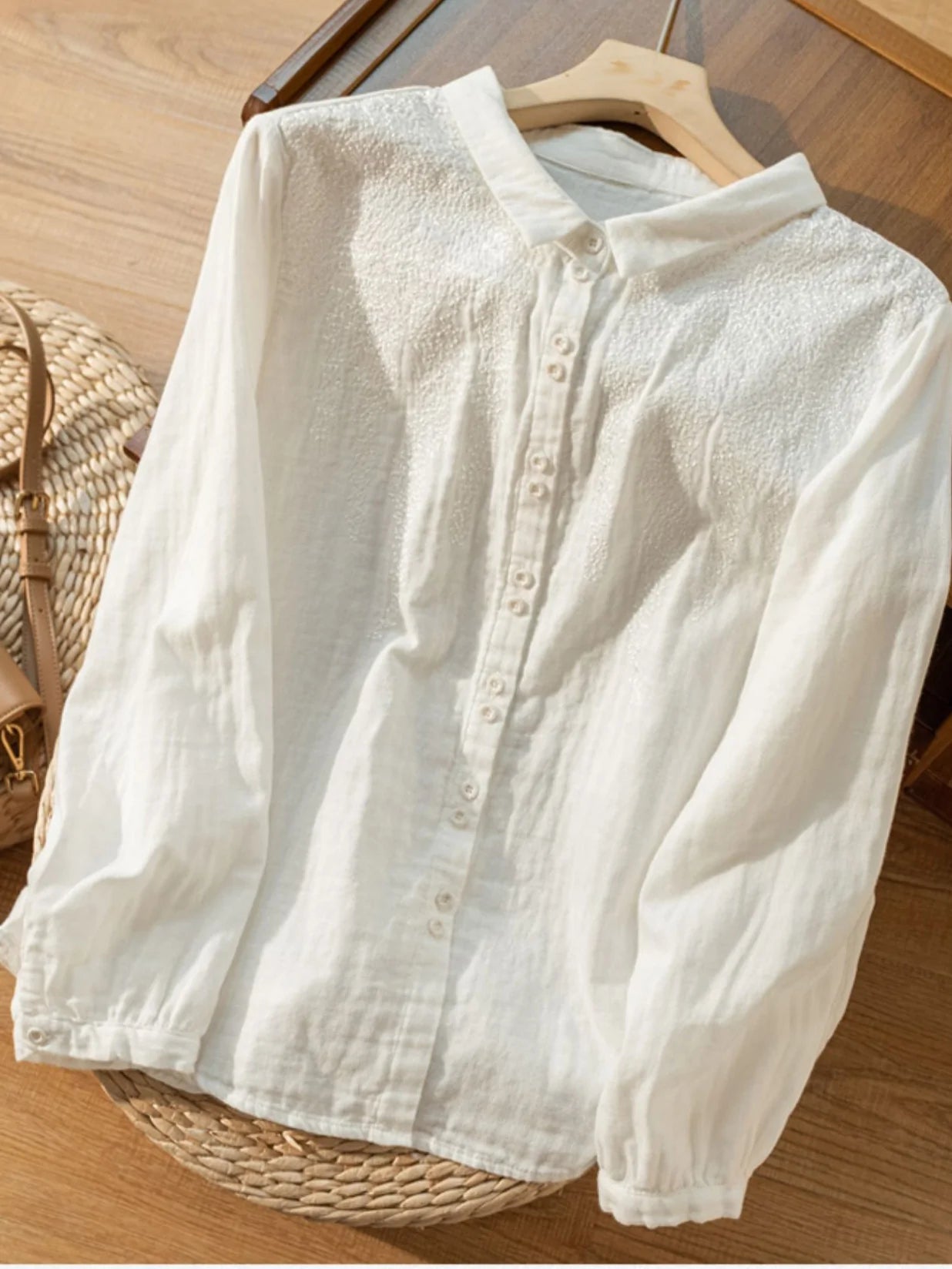 Effortlessly Elegant Shirt with a Timeless Design