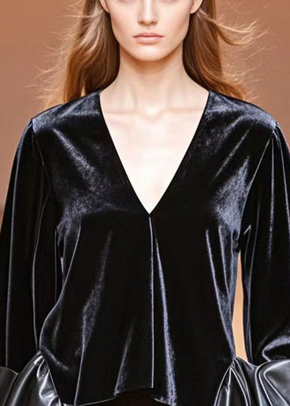 Effortlessly Elegant Top with a Timeless Design