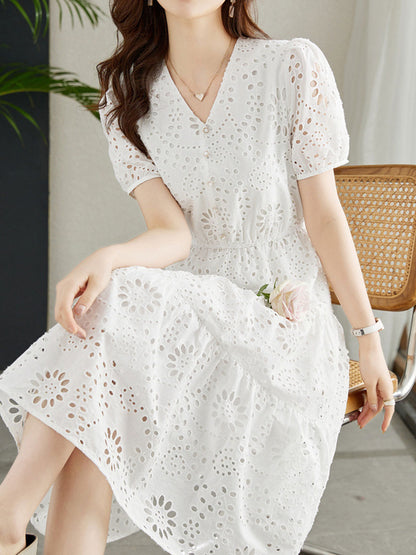 Effortlessly Elegant Dress with a Timeless Design