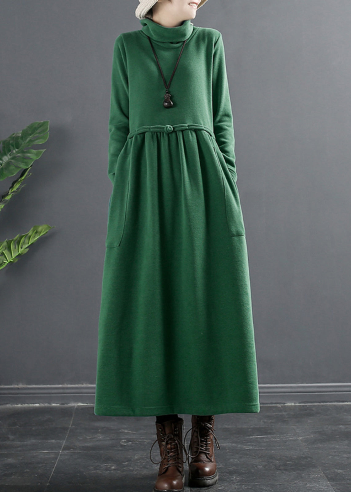 Beautifully Finished Dress in a Timeless Design