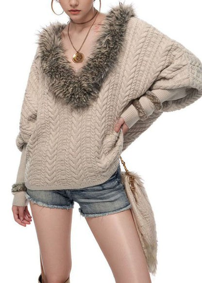 Well Tailored Sweater with a Graceful Silhouette