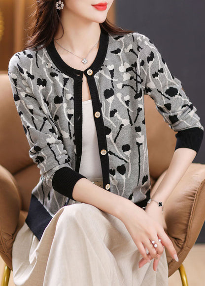 Well Tailored Cardigan with a Graceful Silhouette