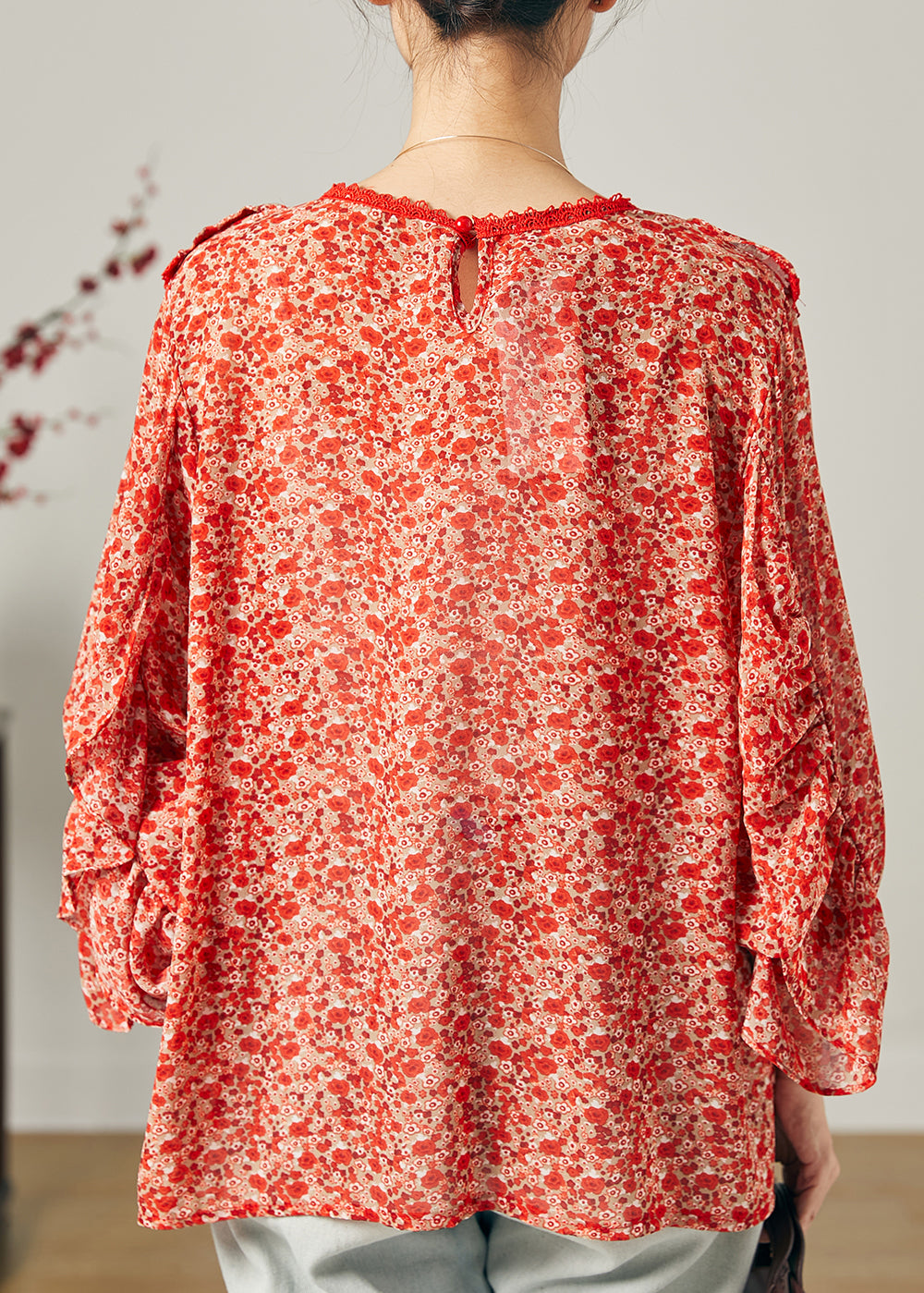Effortlessly Elegant Blouse with a Timeless Design