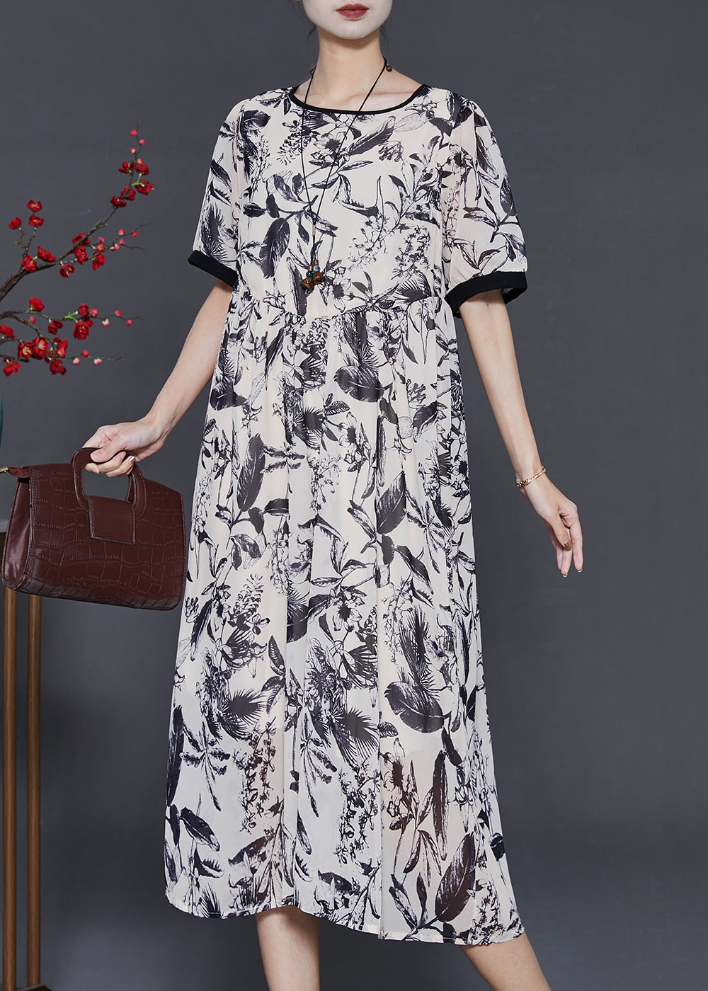 Well Tailored Dress with a Graceful Silhouette