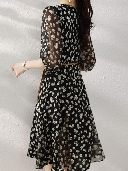 Classic Vintage Dress with a Flattering Fit