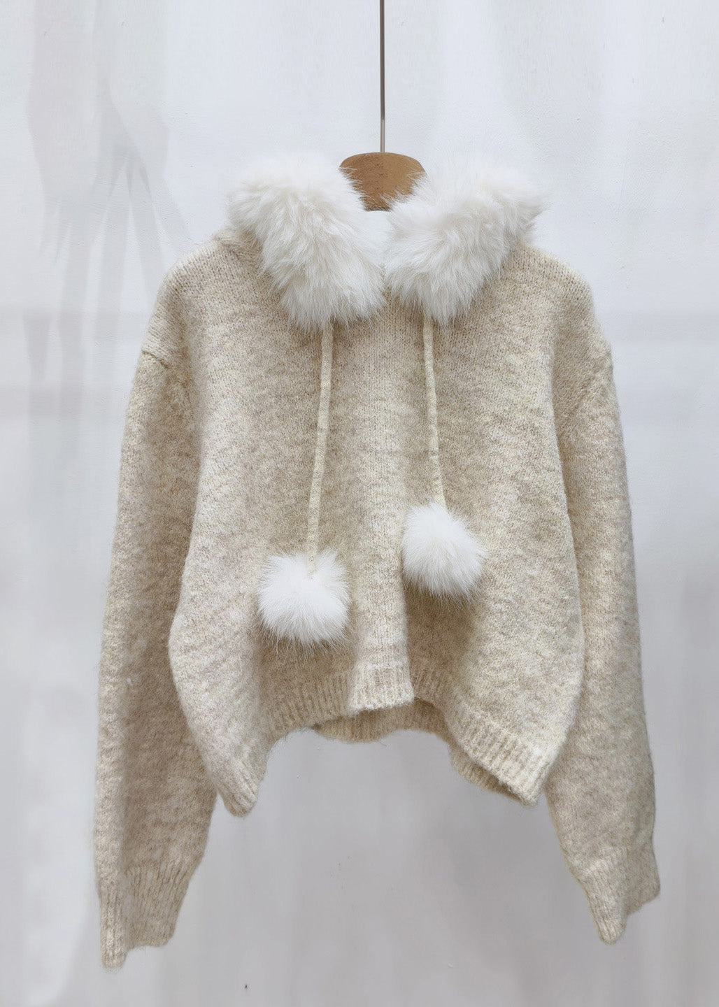 Well Tailored Sweater with a Graceful Silhouette