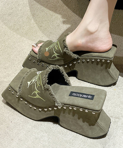 Graceful Orthopedic Sandals for Modern Look