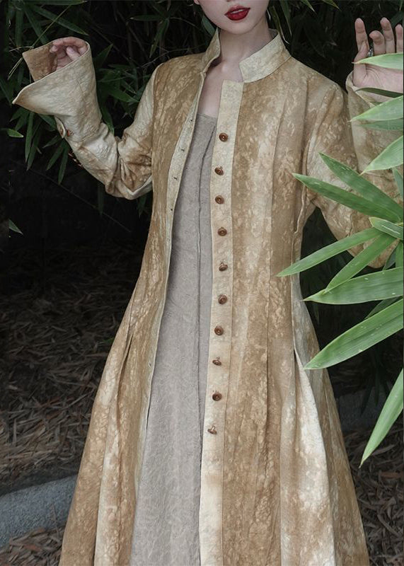 Well Tailored Coat with a Graceful Silhouette