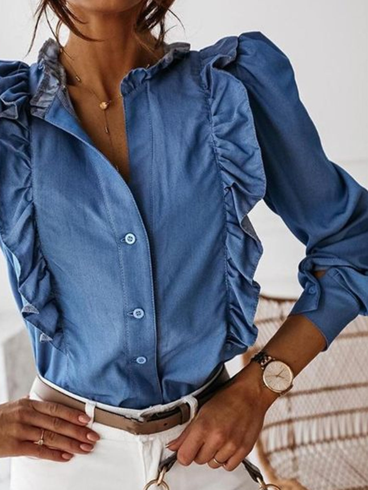 Well Tailored Blouse with a Graceful Silhouette