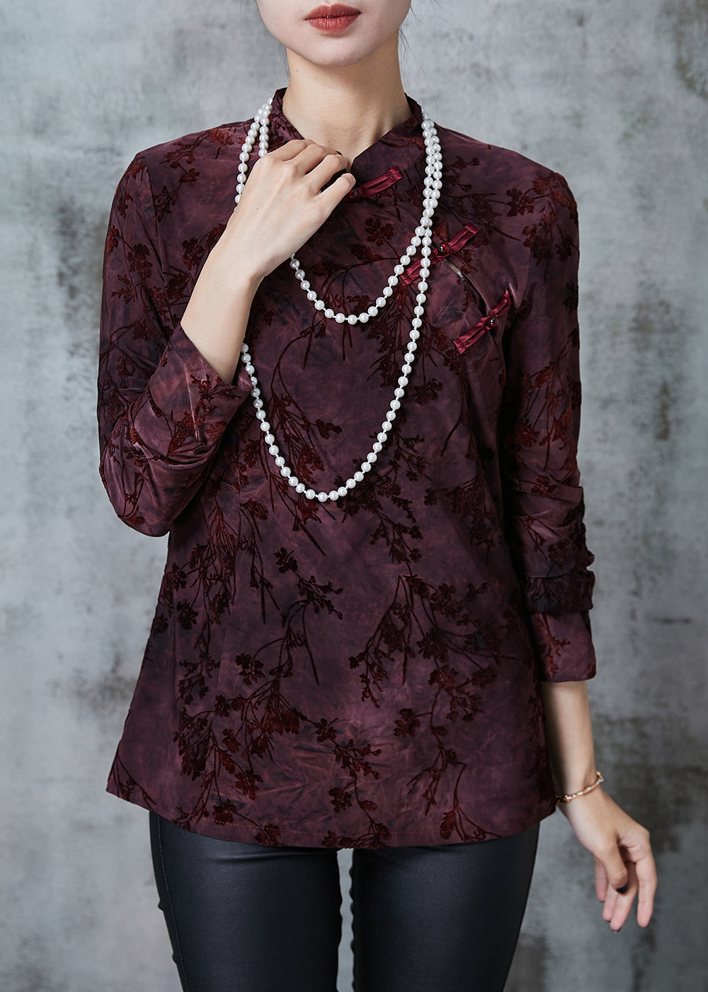 Effortlessly Elegant Top with a Timeless Design