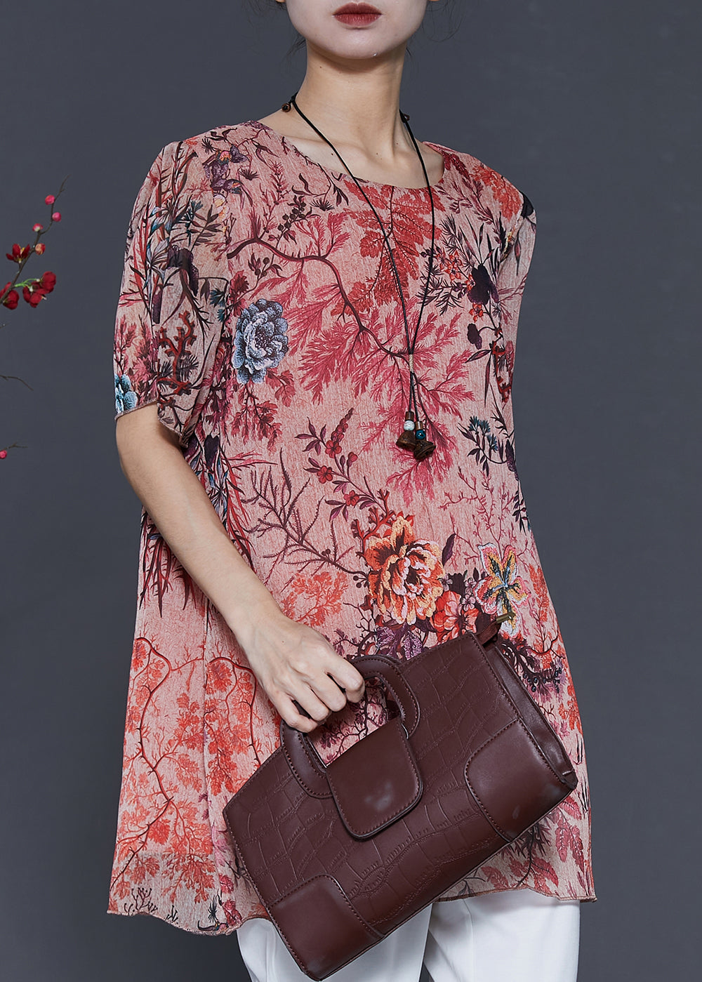 Well Tailored Top with a Graceful Silhouette