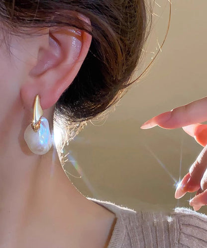 Classic Gold Earring with Timeless Appeal