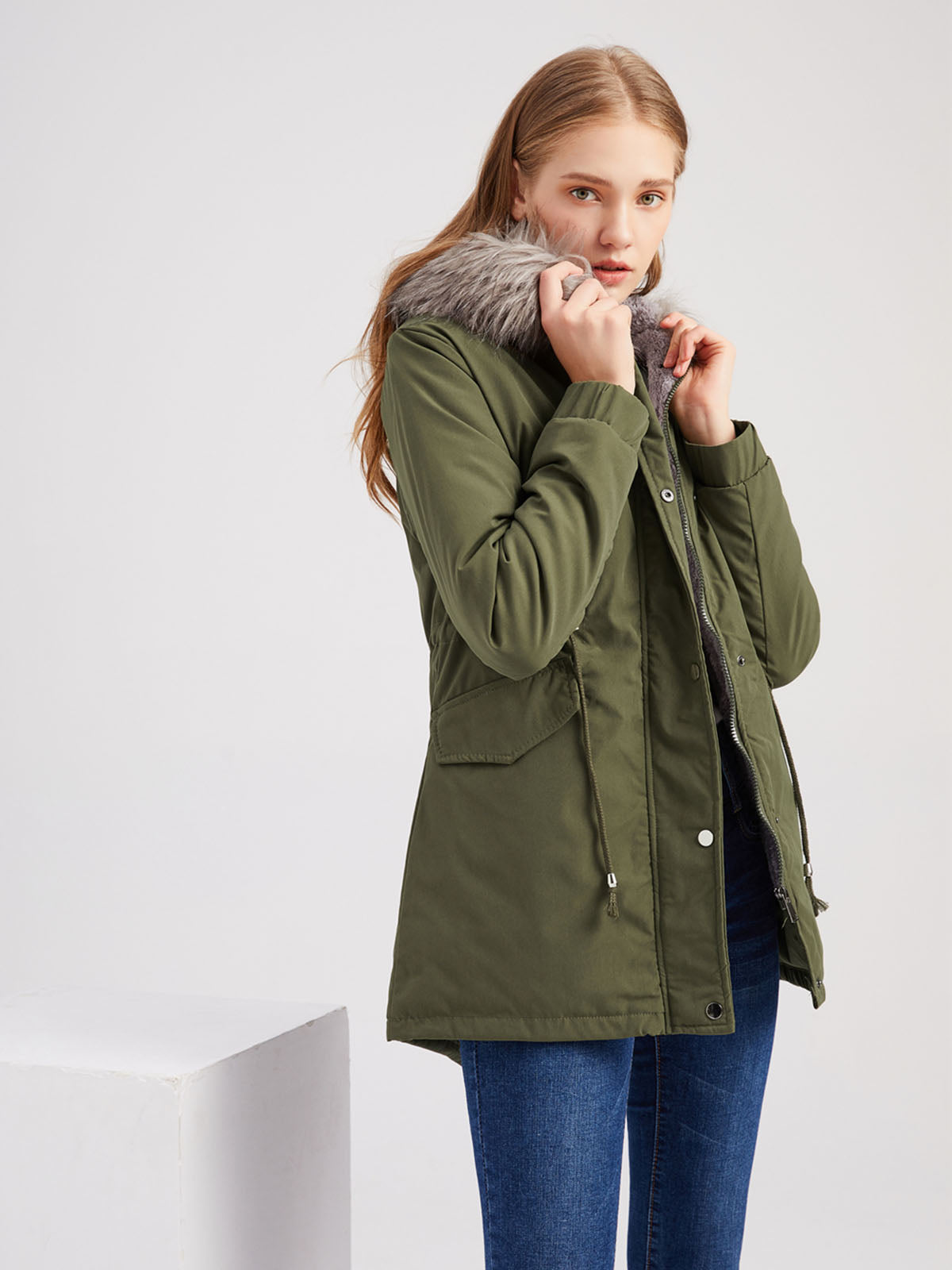 Effortlessly Elegant Coat with a Timeless Design