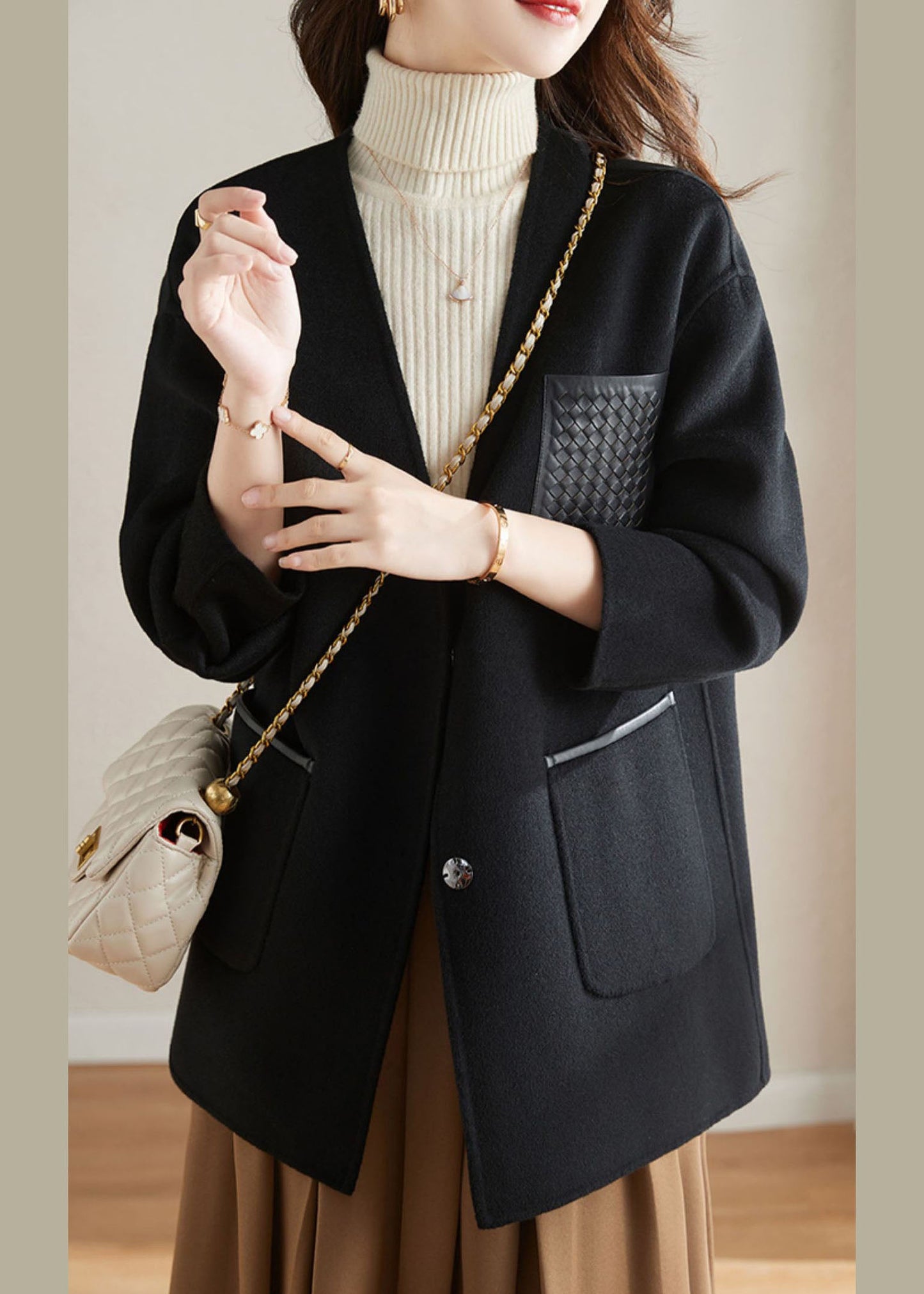 Effortlessly Elegant Coat with a Timeless Design