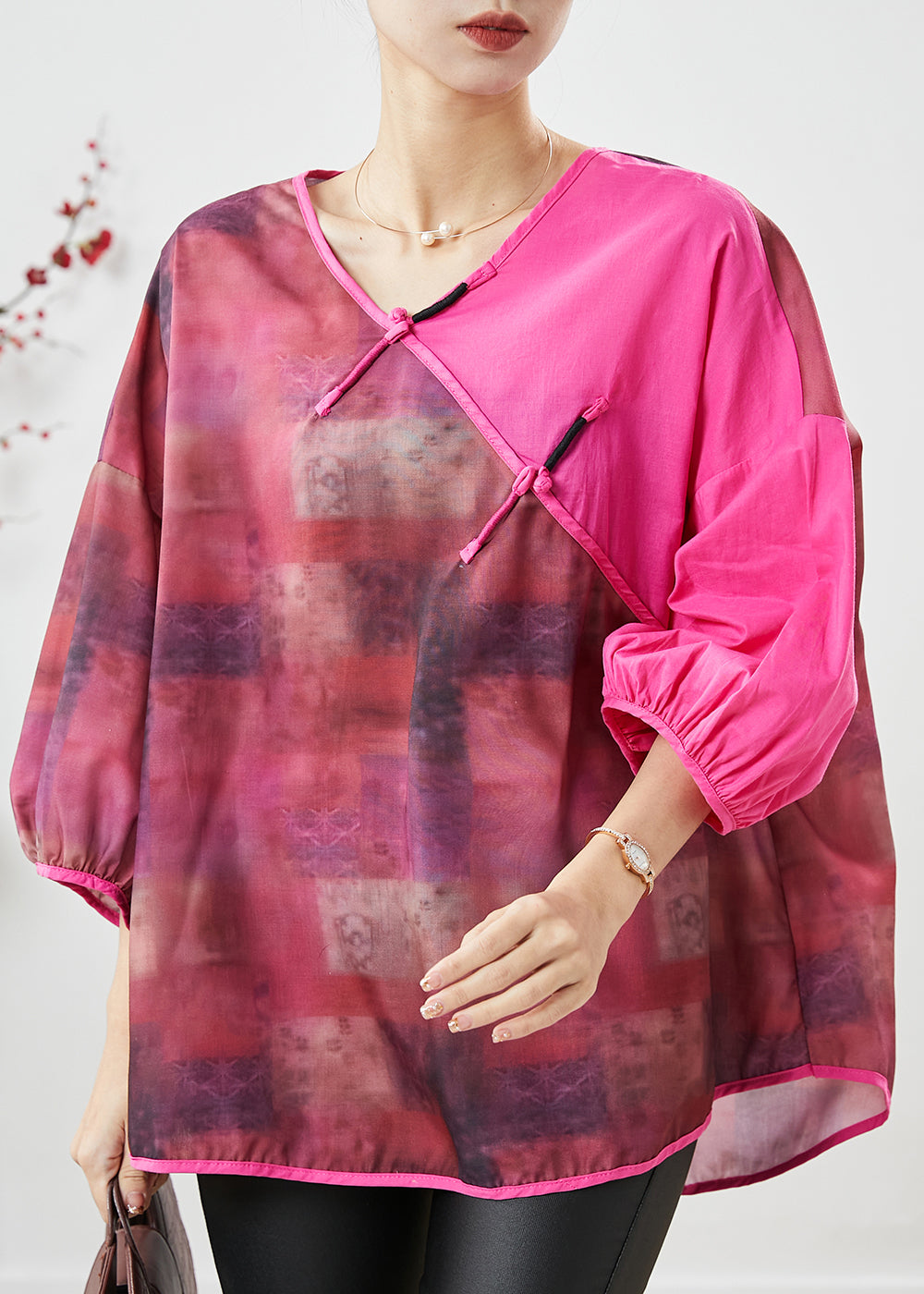 Well Tailored Blouse with a Graceful Silhouette