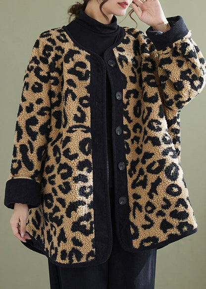 Well Tailored Coat with a Graceful Silhouette