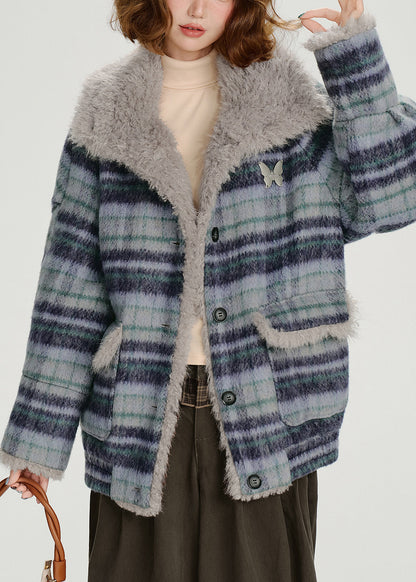 Well Tailored Coat with a Graceful Silhouette