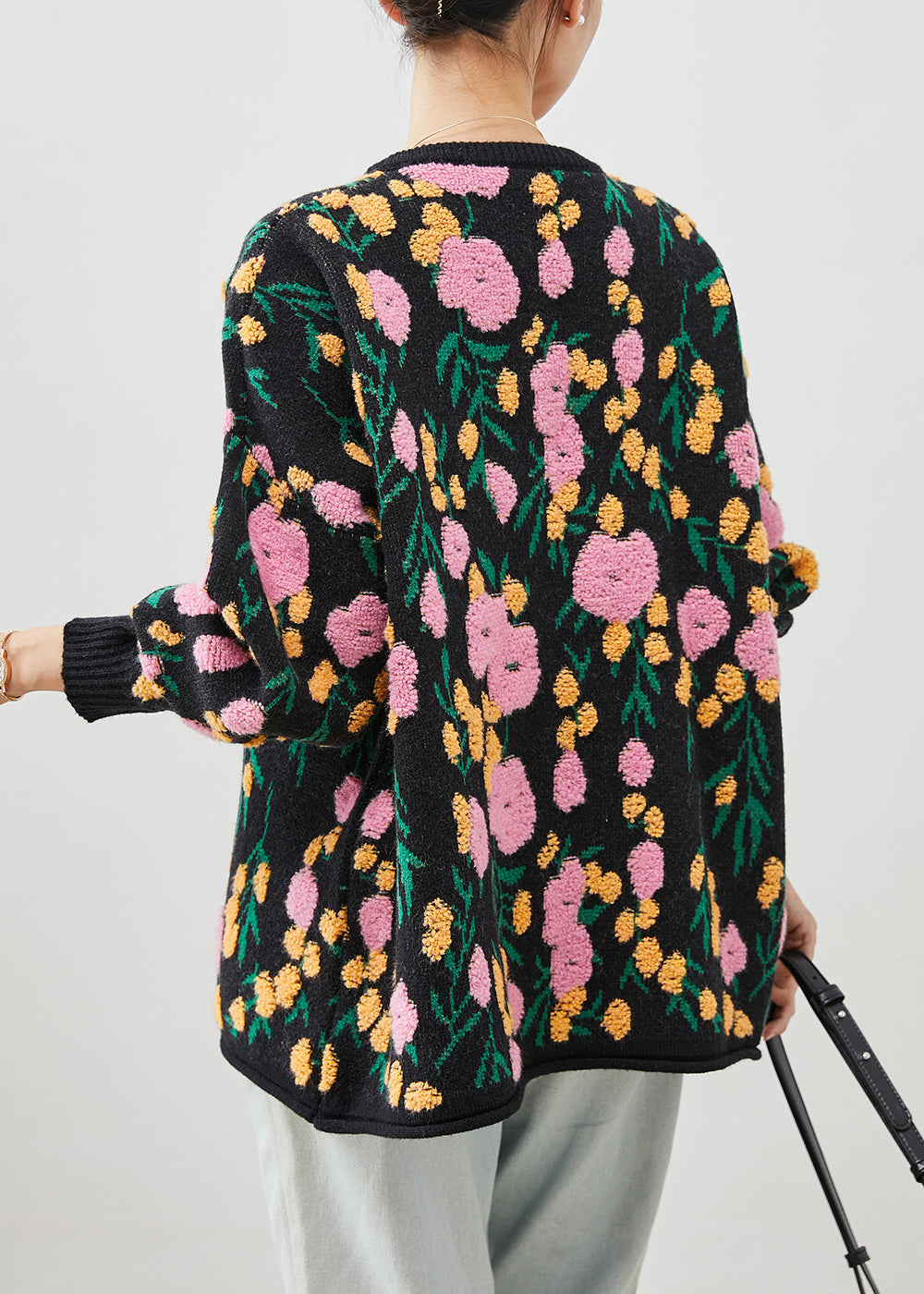 Well Tailored Cardigan with a Graceful Silhouette
